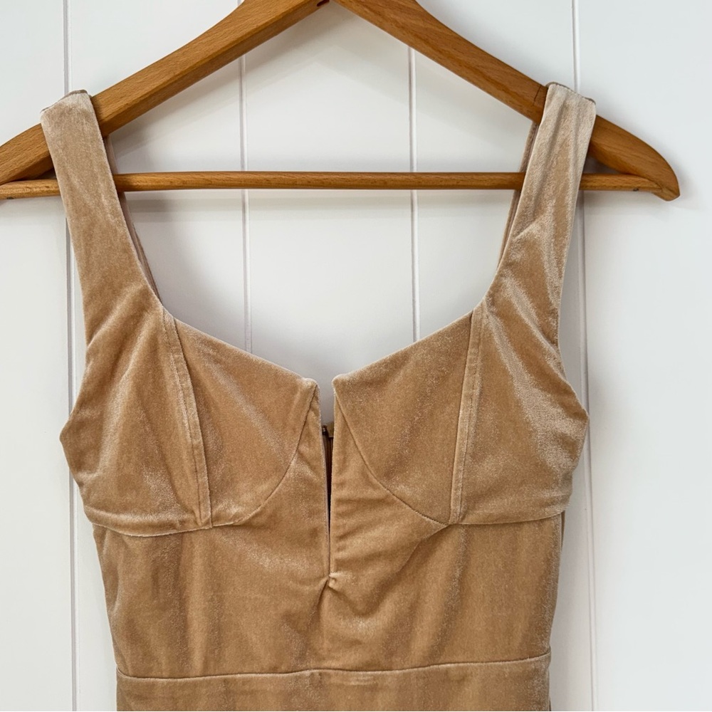 superdown Chiara Plunging Velvet Mini Bodycon Dress in Champagne Nude Size XS - Picture 4 of 13